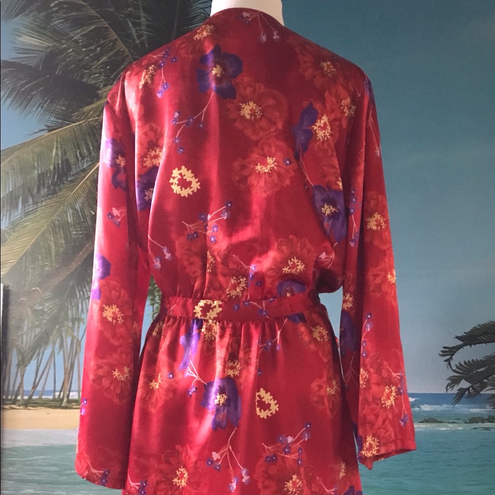 Red satin Robe - Picture 5 of 5